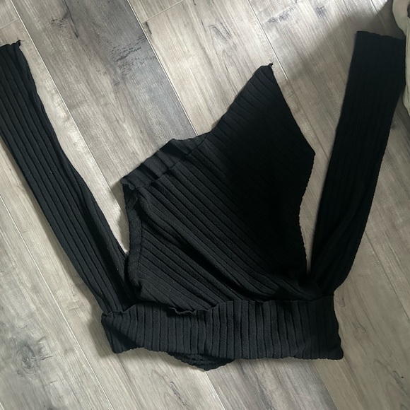 Black Off-Shoulder Ribbed Sweater - Picture 2 of 3